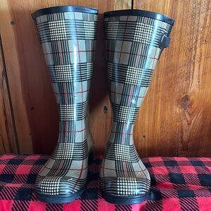 Women’s plaid Nomad rubber boots